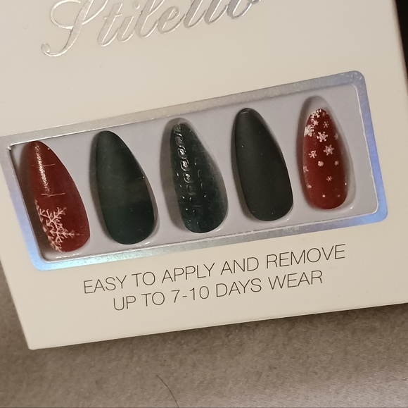 NWT!! 3 Sets of Christmas Press-On Nails - Picture 6 of 10